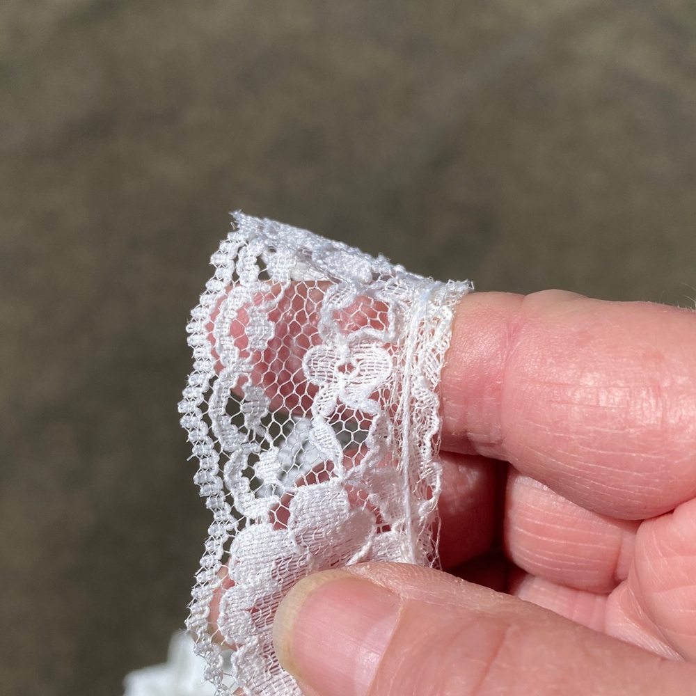 White Lace Ruffle Trim - Picture 2 of 3